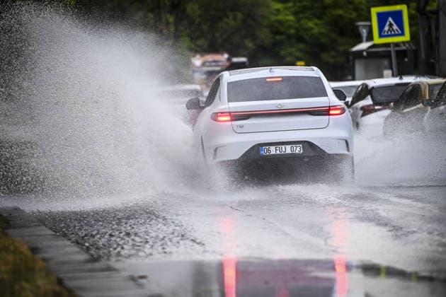 Heavy rainfall causes localized flooding in Turkiye s capital Ankara during summer ANKARA, TURKIYE – JULY 25: Vehicles drive through a submerged street following heavy rainfall during summer in Ankara, Turkiye, on July 25, 2026. Heavy rain triggered localized flooding on several roads, causing traffic disruptions across the city. Utku Ucrak Anadolu Ankara Turkey. Editorial use only. Please get in touch for any other usage.  Copyright: x2026xAnadoluxUtkuxUcrakx
