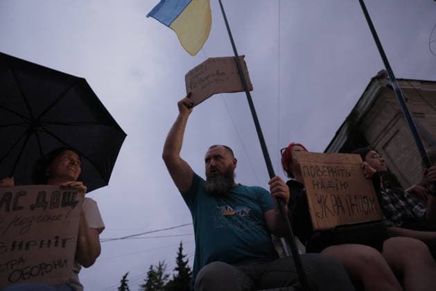 Ukrainians Protest - Kharkiv Protesters hold handmade signs reading We won t betray our own and It s necessary to believe in Ukraine while holding umbrellas and a Ukrainian flag during a demonstration against President Volodymyr Zelenskiy s decision to replace Defence Minister Andriy Fedorov in Kharkiv, Ukraine, on July 25, 2026. The rally took place as discontent grew over personnel changes within Ukraine s military leadership amid ongoing tensions with russian forces. Photo by Yevhen Titov ABACAPRESS.COM Kharkiv Kharkiv Oblast Ukraine  Copyright: xTitovxYevhen ABACAx