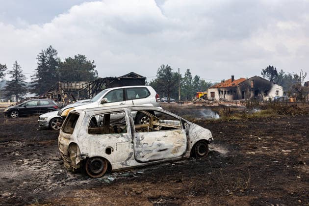 Wildfire evacuees shelter at Bordeaux Exhibition Centre - Bordeaux Burned residential properties are seen after the passage of the wildfire, smoke continues to rise from the affected areas as firefighters monitor remaining hotspots in Lège, France, on July 25, 2026. Photo by Margot Le Gonidec ABACAPRESS.COM Bordeaux France  Copyright: xLexGonidecxMargot ABACAx