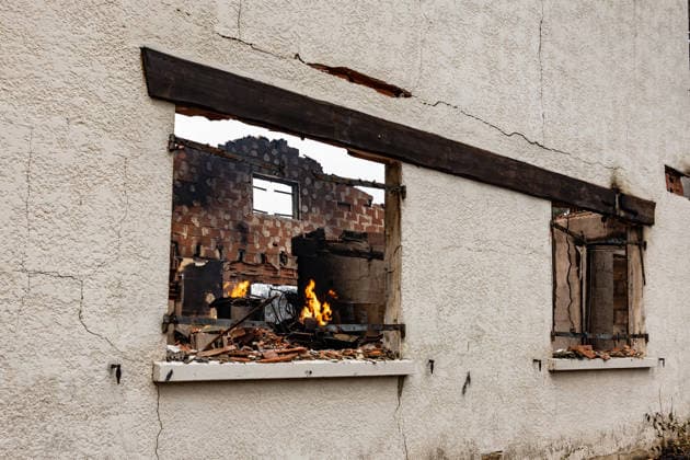 Wildfire evacuees shelter at Bordeaux Exhibition Centre - Bordeaux Burned residential properties are seen after the passage of the wildfire, smoke continues to rise from the affected areas as firefighters monitor remaining hotspots in Lège, France, on July 25, 2026. Photo by Margot Le Gonidec ABACAPRESS.COM Bordeaux France  Copyright: xLexGonidecxMargot ABACAx