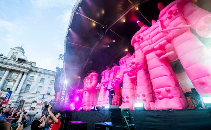 Entertainment des Tages The Flaming Lips performing live at Somerset House for The Summer Series, London 25 June 2026 The Flaming Lips performing live at Somerset House for The Summer Series, London 25 June 2026 Wayne Coyne ,lead singer The Flaming Lips are an American rock band formed in Oklahoma, in ˜83. They are three-time Grammy-Award winners. The Flaming Lips are one of the most enduring, influential, unpredictable, and globally respected bands of their generation., Credit:Dafydd Owen Dafydd Owen - B5377 Avalon United Kingdom, London  Copyright: xDafyddxOwenx xDafyddxOwenx-xB5377x xAvalonx 1118737065