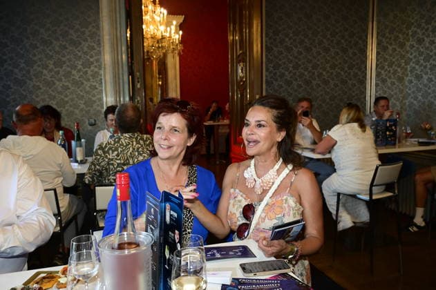 Michaela Gornickel und Gitta Saxx bei der 16. Dresdner Schlössernacht 2026 an den Elbschlössern. Dresden, 25.07.2026 *** Michaela Gornickel and Gitta Saxx at the 16th Dresden Castle Night 2026 at the Elbe Castles in Dresden, July 25, 2026 Copyright: xMatthiasxWehnertx