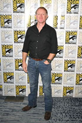 Bernard Derriman beim Photocall zur Animationsserie Bob s Burgers auf der San Diego Comic-Con International 2026 im Hilton Bayfront Hotel. San Diego, 25.07.2026 *** Bernard Derriman at the photo call for the animated series *Bob s Burgers* at San Diego Comic-Con International 2026 at the Hilton Bayfront Hotel in San Diego, July 25, 2026 Foto:xD.xStarbuckx xFuturexImagex burgers_6711