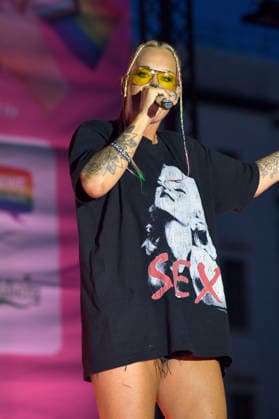 Sarah Connor live beim 48. Christopher Street Day 2026 am Brandenburger Tor. Beriln, 25.07.2026 *** Sarah Connor performs live at the 48th Christopher Street Day 2026 at the Brandenburg Gate in Berlin, July 25, 2026 Foto:xM.xBehrensx xFuturexImagex connor_6701