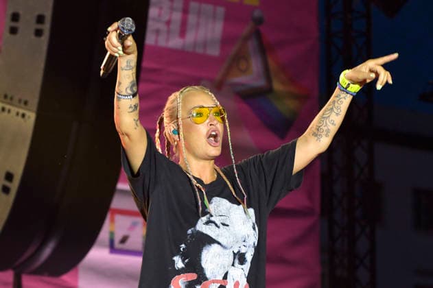 Sarah Connor live beim 48. Christopher Street Day 2026 am Brandenburger Tor. Beriln, 25.07.2026 *** Sarah Connor performs live at the 48th Christopher Street Day 2026 at the Brandenburg Gate in Berlin, July 25, 2026 Foto:xM.xBehrensx xFuturexImagex connor_6714