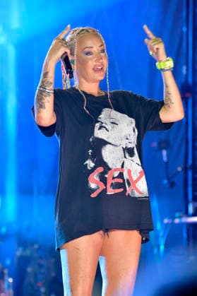 Sarah Connor live beim 48. Christopher Street Day 2026 am Brandenburger Tor. Beriln, 25.07.2026 *** Sarah Connor performs live at the 48th Christopher Street Day 2026 at the Brandenburg Gate in Berlin, July 25, 2026 Foto:xM.xBehrensx xFuturexImagex connor_6729
