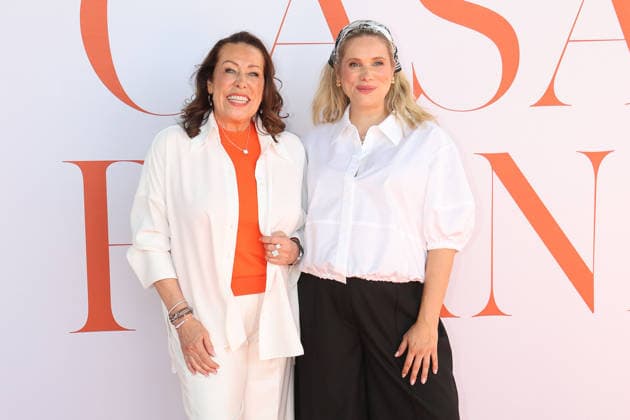 Martina Buckenmaier (CEO Riani) und ihre Tochter Mona Buckenmaier beim Casa Riani Fashion Event am 25.07.2026 am Lido Hafen in Duesseldorf Martina Buckenmaier (CEO Riani) and her daughter Mona Buckenmaier attend the Casa Riani fashion event on July 25, 2026 at the Lido Harbor in Dusseldorf, Germany Casa RIANI Event in Duesseldorf *** Martina Buckenmaier, CEO of Riani, and her daughter Mona Buckenmaier at the Casa Riani fashion event on July 25, 2026, at the Lido Harbor in Düsseldorf Martina Buckenmaier, CEO of Riani, and her daughter Mona Buckenmaier attend the Casa Riani fashion event on July 25, 2026 at the Lido Harbor in Düsseldorf, Germany Casa RIANI Event in Düsseldorf 
