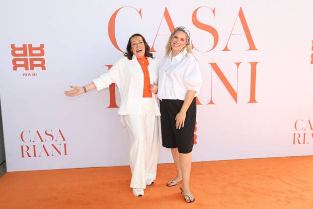 Martina Buckenmaier (CEO Riani) und ihre Tochter Mona Buckenmaier beim Casa Riani Fashion Event am 25.07.2026 am Lido Hafen in Duesseldorf Martina Buckenmaier (CEO Riani) and her daughter Mona Buckenmaier attend the Casa Riani fashion event on July 25, 2026 at the Lido Harbor in Dusseldorf, Germany Casa RIANI Event in Duesseldorf *** Martina Buckenmaier, CEO of Riani, and her daughter Mona Buckenmaier at the Casa Riani fashion event on July 25, 2026, at the Lido Harbor in Düsseldorf Martina Buckenmaier, CEO of Riani, and her daughter Mona Buckenmaier attend the Casa Riani fashion event on July 25, 2026 at the Lido Harbor in Düsseldorf, Germany Casa RIANI Event in Düsseldorf 