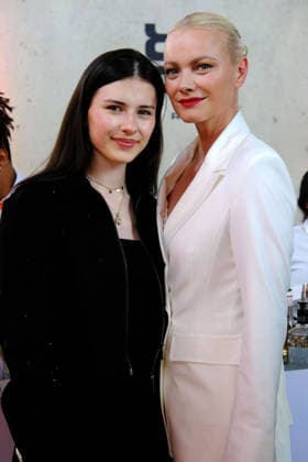 Franziska Knuppe und ihre Tochter Mathilda Ruby Moestl beim Casa Riani Fashion Event am 25.07.2026 am Lido Hafen in Duesseldorf Franziska Knuppe and her daughter Mathilda Ruby Moestl attend the Casa Riani fashion event on July 25, 2026 at the Lido Harbor in Dusseldorf, Germany Casa RIANI Event in Duesseldorf *** Franziska Knuppe and her daughter Mathilda Ruby Moestl at the Casa Riani fashion event on July 25, 2026, at the Lido Harbor in Düsseldorf Franziska Knuppe and her daughter Mathilda Ruby Moestl attend the Casa Riani fashion event on July 25, 2026 at the Lido Harbor in Düsseldorf, Germany Casa RIANI Event in Düsseldorf 