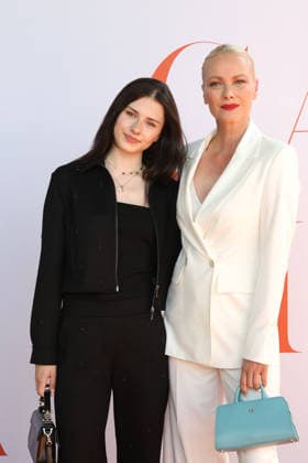 Franziska Knuppe und ihre Tochter Mathilda Ruby Moestl beim Casa Riani Fashion Event am 25.07.2026 am Lido Hafen in Duesseldorf Franziska Knuppe and her daughter Mathilda Ruby Moestl attend the Casa Riani fashion event on July 25, 2026 at the Lido Harbor in Dusseldorf, Germany Casa RIANI Event in Duesseldorf *** Franziska Knuppe and her daughter Mathilda Ruby Moestl at the Casa Riani Fashion Event on July 25, 2026, at the Lido Harbor in Düsseldorf Franziska Knuppe and her daughter Mathilda Ruby Moestl attend the Casa Riani fashion event on July 25, 2026 at the Lido Harbor in Düsseldorf, Germany Casa RIANI Event in Düsseldorf 