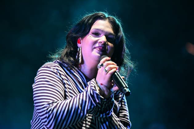 Nice Jazz Fest 2026, Day 3, July 25 Lola Young Nice Jazz Fest 2026, July 23–25, in the Albert I Garden, between the Masséna and Théâtre de Verdure stages 458551 July 25, 2026  Copyright: xL.Urmanx xStarfacex STAR_458551_015
