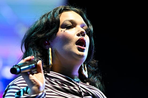Nice Jazz Fest 2026, Day 3, July 25 Lola Young Nice Jazz Fest 2026, July 23–25, in the Albert I Garden, between the Masséna and Théâtre de Verdure stages 458551 July 25, 2026  Copyright: xL.Urmanx xStarfacex STAR_458551_017