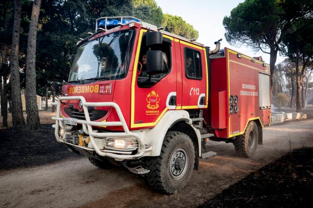 The wildfire in the western mountains of Madrid reaches Cadalso de los Vidrios. A fire truck during efforts to extinguish the wildfire in the western mountains of Madrid, on the La Granjilla estate, on July 26, 2026, in Cadalso de los Vidrios, Madrid, Spain. The fire forced the evacuation of Cadalso de los Vidrios and Rozas de Puerto Real on Saturday, July 25. JULY 26, 2026 FOREST FIRE IN Cadalso de los Vidrios, Madrid. Cadalso de los Vidrios, Madrid, Spain  Copyright: xA.xPÃ rezxMecax 7688423