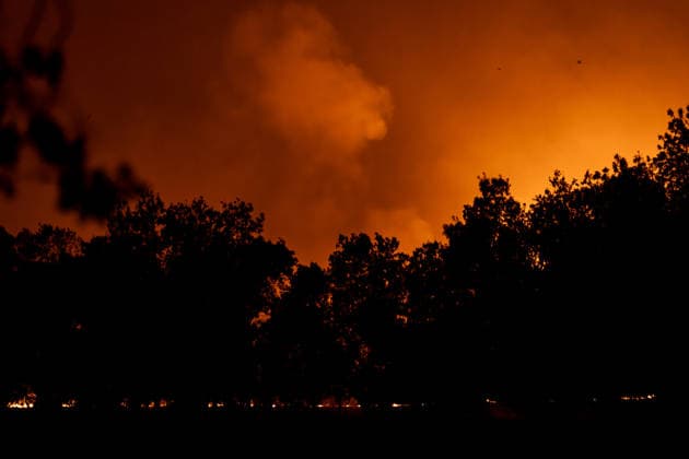 Evacuation underway as wildfires threaten towns in Spain LA ADRADA, AVILA, SPAIN – JULY 26: Flames and thick smoke rise above a forest during a wildfire near the town of La Adrada in the province of Avila, Spain, on July 26, 2026. Firefighting operations continued overnight as crews worked to contain the blaze threatening nearby communities. Diego Radames Anadolu Avila Spain. Editorial use only. Please get in touch for any other usage.  Copyright: x2026xAnadoluxDiegoxRadamesx