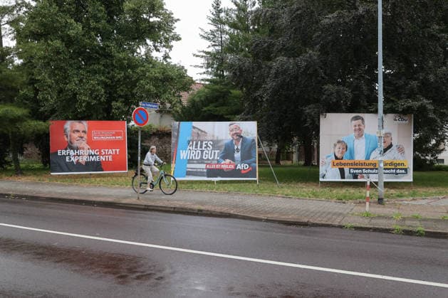 20.07.2026, xtgx, Symbolfotos Landtagswahl Sachsen-Anhalt. Wahlplakate von Armin Willingmann (SPD), Ulrich Siegmund (Alternative für Deutschland, AfD), Ministerpräsident Sven Schulze (CDU) Magdeburg *** July 20, 2026, xtgx, stock photos of Saxony-Anhalt state election campaign posters featuring Armin Willingmann (SPD), Ulrich Siegmund (Alternative for Germany, AfD), and Minister President Sven Schulze (CDU, Magdeburg)