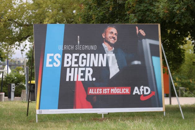 22.07.2026, xtgx, Symbolfotos Landtagswahl Sachsen-Anhalt. Wahlplakat Ulrich Siegmund (Alternative für Deutschland, AfD) Es beginnt hier . Magdeburg *** July 22, 2026, xtgx, stock photos: Saxony-Anhalt state election, campaign poster for Ulrich Siegmund, Alternative for Germany (AfD). It starts here: Magdeburg