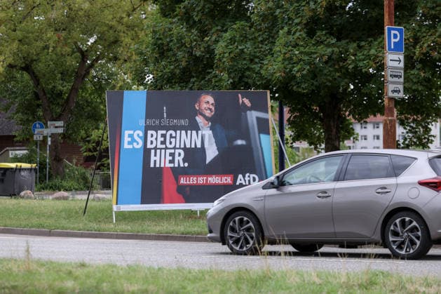 22.07.2026, xtgx, Symbolfotos Landtagswahl Sachsen-Anhalt. Wahlplakat Ulrich Siegmund (Alternative für Deutschland, AfD) Es beginnt hier . Magdeburg *** July 22, 2026, xtgx, stock photos: Saxony-Anhalt state election, campaign poster for Ulrich Siegmund, Alternative for Germany (AfD). It starts here: Magdeburg