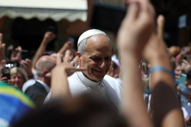 IPA87009753 - CASTEL GANDOLFO (RM) - Italy, July 26, 2026: Pope Leo XIV leads the Angelus prayer from the papal residence overlooking Piazza della LibertÃ in Castel Gandolfo, addressing the faithful and pilgrims who have come from various locations to participate in the traditional Sunday event. At the conclusion of the prayer, the Pontiff greets those present and imparts the Apostolic Blessing.  Copyright: xmarcoxiacobuccix xmarcoxiacobuccix 87009753
