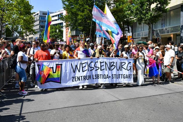 Deutschland, Baden-Wuerttemberg, Stuttgart 26.07.2026, Deutschland, GER, Baden-Wuerttemberg, Stuttgart, im Bild Themenbild, Vielfalt, Gleichberechtigung, LGBTQIA+, Love is Love, Stuttgart zeigt Flagge, CSD-Parade, Pride-Week, Community, Sichtbarkeit, Solidaritaet, Toleranz, Akzeptanz, Regenbogen, Menschenrechte, Politik mit Pride, Pride Night, Kulturfestival, Demo fuer Vielfalt, Queere Stimmen, Empowerment, Trans, Transgender, Homosexuell, Schilder, Fahnen, Bunt, LGBTQ, Lesbisch, Schwul, Bisexuell, Queer, Pride, Coming-out, Regenbogenflagge, Inklusion, Genderidentitaet, sexuelle Orientierung, Feature, Symbolbild Baden-Wuerttemberg *** Germany, Baden-Württemberg, Stuttgart, July 26, 2026, Germany, GER, Baden-Württemberg, Stuttgart, Featured Deutschland, Baden-Wuerttemberg, Stuttgart, Pride, 26.07.2026-19