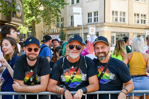 Deutschland, Baden-Wuerttemberg, Stuttgart 26.07.2026, Deutschland, GER, Baden-Wuerttemberg, Stuttgart, im Bild Themenbild, Vielfalt, Gleichberechtigung, LGBTQIA+, Love is Love, Stuttgart zeigt Flagge, CSD-Parade, Pride-Week, Community, Sichtbarkeit, Solidaritaet, Toleranz, Akzeptanz, Regenbogen, Menschenrechte, Politik mit Pride, Pride Night, Kulturfestival, Demo fuer Vielfalt, Queere Stimmen, Empowerment, Trans, Transgender, Homosexuell, Schilder, Fahnen, Bunt, LGBTQ, Lesbisch, Schwul, Bisexuell, Queer, Pride, Coming-out, Regenbogenflagge, Inklusion, Genderidentitaet, sexuelle Orientierung, Feature, Symbolbild Baden-Wuerttemberg *** Germany, Baden-Württemberg, Stuttgart, July 26, 2026, Germany, GER, Baden-Württemberg, Stuttgart, Featured Deutschland, Baden-Wuerttemberg, Stuttgart, Pride, 26.07.2026-4