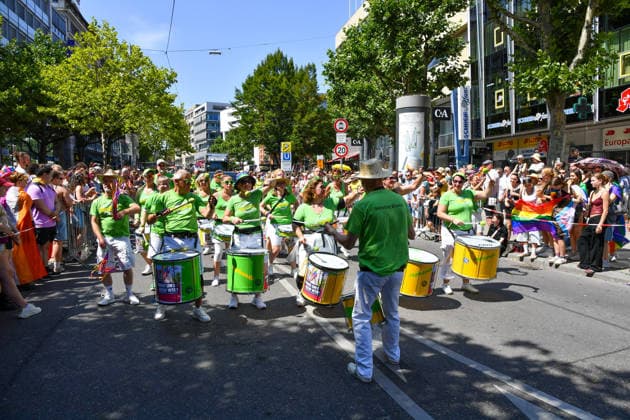 Deutschland, Baden-Wuerttemberg, Stuttgart 26.07.2026, Deutschland, GER, Baden-Wuerttemberg, Stuttgart, im Bild Themenbild, Vielfalt, Gleichberechtigung, LGBTQIA+, Love is Love, Stuttgart zeigt Flagge, CSD-Parade, Pride-Week, Community, Sichtbarkeit, Solidaritaet, Toleranz, Akzeptanz, Regenbogen, Menschenrechte, Politik mit Pride, Pride Night, Kulturfestival, Demo fuer Vielfalt, Queere Stimmen, Empowerment, Trans, Transgender, Homosexuell, Schilder, Fahnen, Bunt, LGBTQ, Lesbisch, Schwul, Bisexuell, Queer, Pride, Coming-out, Regenbogenflagge, Inklusion, Genderidentitaet, sexuelle Orientierung, Feature, Symbolbild Baden-Wuerttemberg *** Germany, Baden-Württemberg, Stuttgart, July 26, 2026, Germany, GER, Baden-Württemberg, Stuttgart, Featured Deutschland, Baden-Wuerttemberg, Stuttgart, Pride, 26.07.2026-16