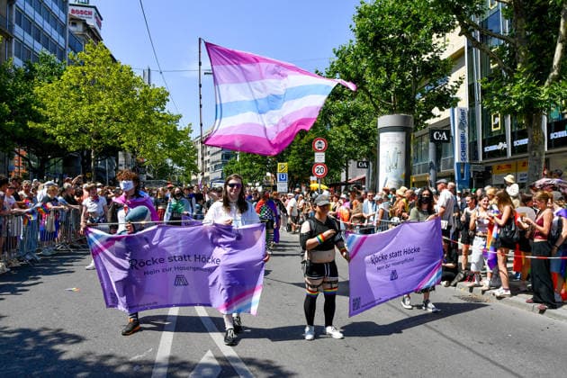 Deutschland, Baden-Wuerttemberg, Stuttgart 26.07.2026, Deutschland, GER, Baden-Wuerttemberg, Stuttgart, im Bild Themenbild, Vielfalt, Gleichberechtigung, LGBTQIA+, Love is Love, Stuttgart zeigt Flagge, CSD-Parade, Pride-Week, Community, Sichtbarkeit, Solidaritaet, Toleranz, Akzeptanz, Regenbogen, Menschenrechte, Politik mit Pride, Pride Night, Kulturfestival, Demo fuer Vielfalt, Queere Stimmen, Empowerment, Trans, Transgender, Homosexuell, Schilder, Fahnen, Bunt, LGBTQ, Lesbisch, Schwul, Bisexuell, Queer, Pride, Coming-out, Regenbogenflagge, Inklusion, Genderidentitaet, sexuelle Orientierung, Feature, Symbolbild Baden-Wuerttemberg *** Germany, Baden-Württemberg, Stuttgart, July 26, 2026, Germany, GER, Baden-Württemberg, Stuttgart, Featured Deutschland, Baden-Wuerttemberg, Stuttgart, Pride, 26.07.2026-18
