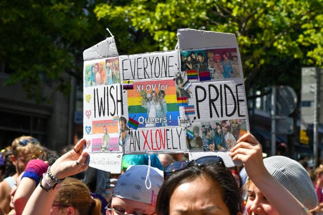 Deutschland, Baden-Wuerttemberg, Stuttgart 26.07.2026, Deutschland, GER, Baden-Wuerttemberg, Stuttgart, im Bild Themenbild, Vielfalt, Gleichberechtigung, LGBTQIA+, Love is Love, Stuttgart zeigt Flagge, CSD-Parade, Pride-Week, Community, Sichtbarkeit, Solidaritaet, Toleranz, Akzeptanz, Regenbogen, Menschenrechte, Politik mit Pride, Pride Night, Kulturfestival, Demo fuer Vielfalt, Queere Stimmen, Empowerment, Trans, Transgender, Homosexuell, Schilder, Fahnen, Bunt, LGBTQ, Lesbisch, Schwul, Bisexuell, Queer, Pride, Coming-out, Regenbogenflagge, Inklusion, Genderidentitaet, sexuelle Orientierung, Feature, Symbolbild Baden-Wuerttemberg *** Germany, Baden-Württemberg, Stuttgart, July 26, 2026, Germany, GER, Baden-Württemberg, Stuttgart, Featured Deutschland, Baden-Wuerttemberg, Stuttgart, Pride, 26.07.2026-23