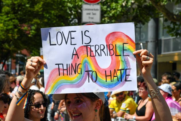 Deutschland, Baden-Wuerttemberg, Stuttgart 26.07.2026, Deutschland, GER, Baden-Wuerttemberg, Stuttgart, im Bild Themenbild, Vielfalt, Gleichberechtigung, LGBTQIA+, Love is Love, Stuttgart zeigt Flagge, CSD-Parade, Pride-Week, Community, Sichtbarkeit, Solidaritaet, Toleranz, Akzeptanz, Regenbogen, Menschenrechte, Politik mit Pride, Pride Night, Kulturfestival, Demo fuer Vielfalt, Queere Stimmen, Empowerment, Trans, Transgender, Homosexuell, Schilder, Fahnen, Bunt, LGBTQ, Lesbisch, Schwul, Bisexuell, Queer, Pride, Coming-out, Regenbogenflagge, Inklusion, Genderidentitaet, sexuelle Orientierung, Feature, Symbolbild Baden-Wuerttemberg *** Germany, Baden-Württemberg, Stuttgart, July 26, 2026, Germany, GER, Baden-Württemberg, Stuttgart, Featured Deutschland, Baden-Wuerttemberg, Stuttgart, Pride, 26.07.2026-24