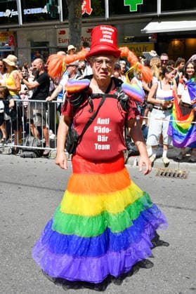 Deutschland, Baden-Wuerttemberg, Stuttgart 26.07.2026, Deutschland, GER, Baden-Wuerttemberg, Stuttgart, im Bild Themenbild, Vielfalt, Gleichberechtigung, LGBTQIA+, Love is Love, Stuttgart zeigt Flagge, CSD-Parade, Pride-Week, Community, Sichtbarkeit, Solidaritaet, Toleranz, Akzeptanz, Regenbogen, Menschenrechte, Politik mit Pride, Pride Night, Kulturfestival, Demo fuer Vielfalt, Queere Stimmen, Empowerment, Trans, Transgender, Homosexuell, Schilder, Fahnen, Bunt, LGBTQ, Lesbisch, Schwul, Bisexuell, Queer, Pride, Coming-out, Regenbogenflagge, Inklusion, Genderidentitaet, sexuelle Orientierung, Feature, Symbolbild Baden-Wuerttemberg *** Germany, Baden-Württemberg, Stuttgart, July 26, 2026, Germany, GER, Baden-Württemberg, Stuttgart, Featured Deutschland, Baden-Wuerttemberg, Stuttgart, Pride, 26.07.2026-38