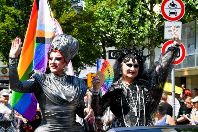 Deutschland, Baden-Wuerttemberg, Stuttgart 26.07.2026, Deutschland, GER, Baden-Wuerttemberg, Stuttgart, im Bild Themenbild, Vielfalt, Gleichberechtigung, LGBTQIA+, Love is Love, Stuttgart zeigt Flagge, CSD-Parade, Pride-Week, Community, Sichtbarkeit, Solidaritaet, Toleranz, Akzeptanz, Regenbogen, Menschenrechte, Politik mit Pride, Pride Night, Kulturfestival, Demo fuer Vielfalt, Queere Stimmen, Empowerment, Trans, Transgender, Homosexuell, Schilder, Fahnen, Bunt, LGBTQ, Lesbisch, Schwul, Bisexuell, Queer, Pride, Coming-out, Regenbogenflagge, Inklusion, Genderidentitaet, sexuelle Orientierung, Feature, Symbolbild Baden-Wuerttemberg *** Germany, Baden-Württemberg, Stuttgart, July 26, 2026, Germany, GER, Baden-Württemberg, Stuttgart, Featured Deutschland, Baden-Wuerttemberg, Stuttgart, Pride, 26.07.2026-43