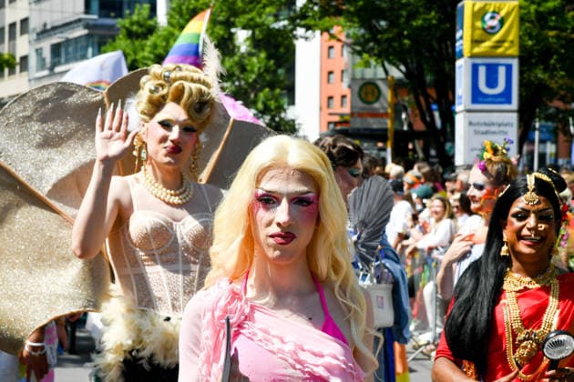 Deutschland, Baden-Wuerttemberg, Stuttgart 26.07.2026, Deutschland, GER, Baden-Wuerttemberg, Stuttgart, im Bild Themenbild, Vielfalt, Gleichberechtigung, LGBTQIA+, Love is Love, Stuttgart zeigt Flagge, CSD-Parade, Pride-Week, Community, Sichtbarkeit, Solidaritaet, Toleranz, Akzeptanz, Regenbogen, Menschenrechte, Politik mit Pride, Pride Night, Kulturfestival, Demo fuer Vielfalt, Queere Stimmen, Empowerment, Trans, Transgender, Homosexuell, Schilder, Fahnen, Bunt, LGBTQ, Lesbisch, Schwul, Bisexuell, Queer, Pride, Coming-out, Regenbogenflagge, Inklusion, Genderidentitaet, sexuelle Orientierung, Feature, Symbolbild Baden-Wuerttemberg *** Germany, Baden-Württemberg, Stuttgart, July 26, 2026, Germany, GER, Baden-Württemberg, Stuttgart, Featured Deutschland, Baden-Wuerttemberg, Stuttgart, Pride, 26.07.2026-44