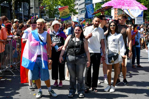 Deutschland, Baden-Wuerttemberg, Stuttgart 26.07.2026, Deutschland, GER, Baden-Wuerttemberg, Stuttgart, im Bild Themenbild, Vielfalt, Gleichberechtigung, LGBTQIA+, Love is Love, Stuttgart zeigt Flagge, CSD-Parade, Pride-Week, Community, Sichtbarkeit, Solidaritaet, Toleranz, Akzeptanz, Regenbogen, Menschenrechte, Politik mit Pride, Pride Night, Kulturfestival, Demo fuer Vielfalt, Queere Stimmen, Empowerment, Trans, Transgender, Homosexuell, Schilder, Fahnen, Bunt, LGBTQ, Lesbisch, Schwul, Bisexuell, Queer, Pride, Coming-out, Regenbogenflagge, Inklusion, Genderidentitaet, sexuelle Orientierung, Feature, Symbolbild Baden-Wuerttemberg *** Germany, Baden-Württemberg, Stuttgart, July 26, 2026, Germany, GER, Baden-Württemberg, Stuttgart, Featured Deutschland, Baden-Wuerttemberg, Stuttgart, Pride, 26.07.2026-45