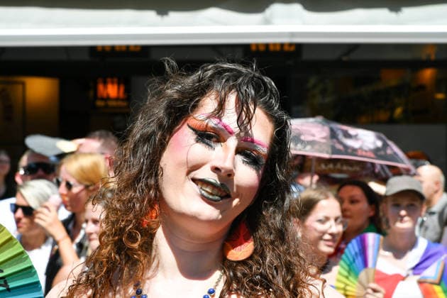Deutschland, Baden-Wuerttemberg, Stuttgart 26.07.2026, Deutschland, GER, Baden-Wuerttemberg, Stuttgart, im Bild Themenbild, Vielfalt, Gleichberechtigung, LGBTQIA+, Love is Love, Stuttgart zeigt Flagge, CSD-Parade, Pride-Week, Community, Sichtbarkeit, Solidaritaet, Toleranz, Akzeptanz, Regenbogen, Menschenrechte, Politik mit Pride, Pride Night, Kulturfestival, Demo fuer Vielfalt, Queere Stimmen, Empowerment, Trans, Transgender, Homosexuell, Schilder, Fahnen, Bunt, LGBTQ, Lesbisch, Schwul, Bisexuell, Queer, Pride, Coming-out, Regenbogenflagge, Inklusion, Genderidentitaet, sexuelle Orientierung, Feature, Symbolbild Baden-Wuerttemberg *** Germany, Baden-Württemberg, Stuttgart, July 26, 2026, Germany, GER, Baden-Württemberg, Stuttgart, Featured Deutschland, Baden-Wuerttemberg, Stuttgart, Pride, 26.07.2026-46
