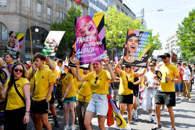 Deutschland, Baden-Wuerttemberg, Stuttgart 26.07.2026, Deutschland, GER, Baden-Wuerttemberg, Stuttgart, im Bild Themenbild, Vielfalt, Gleichberechtigung, LGBTQIA+, Love is Love, Stuttgart zeigt Flagge, CSD-Parade, Pride-Week, Community, Sichtbarkeit, Solidaritaet, Toleranz, Akzeptanz, Regenbogen, Menschenrechte, Politik mit Pride, Pride Night, Kulturfestival, Demo fuer Vielfalt, Queere Stimmen, Empowerment, Trans, Transgender, Homosexuell, Schilder, Fahnen, Bunt, LGBTQ, Lesbisch, Schwul, Bisexuell, Queer, Pride, Coming-out, Regenbogenflagge, Inklusion, Genderidentitaet, sexuelle Orientierung, Feature, Symbolbild Baden-Wuerttemberg *** Germany, Baden-Württemberg, Stuttgart, July 26, 2026, Germany, GER, Baden-Württemberg, Stuttgart, Featured Deutschland, Baden-Wuerttemberg, Stuttgart, Pride, 26.07.2026-63