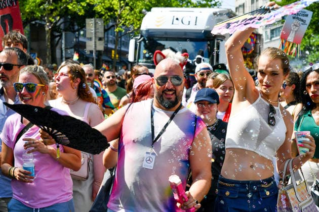 Deutschland, Baden-Wuerttemberg, Stuttgart 26.07.2026, Deutschland, GER, Baden-Wuerttemberg, Stuttgart, im Bild Themenbild, Vielfalt, Gleichberechtigung, LGBTQIA+, Love is Love, Stuttgart zeigt Flagge, CSD-Parade, Pride-Week, Community, Sichtbarkeit, Solidaritaet, Toleranz, Akzeptanz, Regenbogen, Menschenrechte, Politik mit Pride, Pride Night, Kulturfestival, Demo fuer Vielfalt, Queere Stimmen, Empowerment, Trans, Transgender, Homosexuell, Schilder, Fahnen, Bunt, LGBTQ, Lesbisch, Schwul, Bisexuell, Queer, Pride, Coming-out, Regenbogenflagge, Inklusion, Genderidentitaet, sexuelle Orientierung, Feature, Symbolbild Baden-Wuerttemberg *** Germany, Baden-Württemberg, Stuttgart, July 26, 2026, Germany, GER, Baden-Württemberg, Stuttgart, Featured Deutschland, Baden-Wuerttemberg, Stuttgart, Pride, 26.07.2026-64