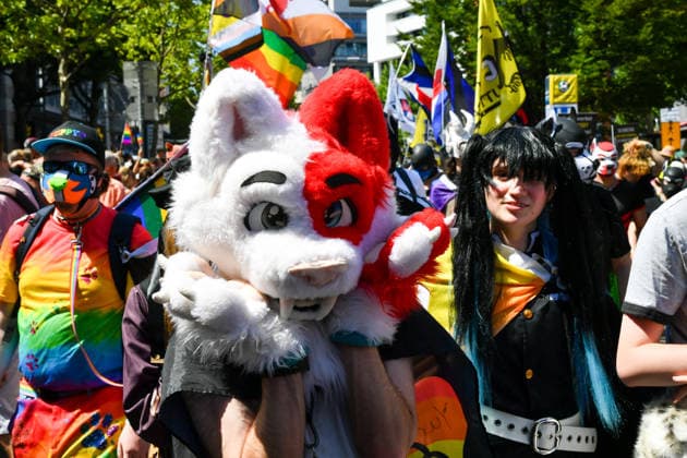 Deutschland, Baden-Wuerttemberg, Stuttgart 26.07.2026, Deutschland, GER, Baden-Wuerttemberg, Stuttgart, im Bild Themenbild, Vielfalt, Gleichberechtigung, LGBTQIA+, Love is Love, Stuttgart zeigt Flagge, CSD-Parade, Pride-Week, Community, Sichtbarkeit, Solidaritaet, Toleranz, Akzeptanz, Regenbogen, Menschenrechte, Politik mit Pride, Pride Night, Kulturfestival, Demo fuer Vielfalt, Queere Stimmen, Empowerment, Trans, Transgender, Homosexuell, Schilder, Fahnen, Bunt, LGBTQ, Lesbisch, Schwul, Bisexuell, Queer, Pride, Coming-out, Regenbogenflagge, Inklusion, Genderidentitaet, sexuelle Orientierung, Feature, Symbolbild Baden-Wuerttemberg *** Germany, Baden-Württemberg, Stuttgart, July 26, 2026, Germany, GER, Baden-Württemberg, Stuttgart, Featured Deutschland, Baden-Wuerttemberg, Stuttgart, Pride, 26.07.2026-29