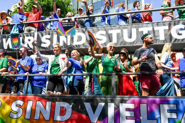 Deutschland, Baden-Wuerttemberg, Stuttgart 26.07.2026, Deutschland, GER, Baden-Wuerttemberg, Stuttgart, im Bild Themenbild, Vielfalt, Gleichberechtigung, LGBTQIA+, Love is Love, Stuttgart zeigt Flagge, CSD-Parade, Pride-Week, Community, Sichtbarkeit, Solidaritaet, Toleranz, Akzeptanz, Regenbogen, Menschenrechte, Politik mit Pride, Pride Night, Kulturfestival, Demo fuer Vielfalt, Queere Stimmen, Empowerment, Trans, Transgender, Homosexuell, Schilder, Fahnen, Bunt, LGBTQ, Lesbisch, Schwul, Bisexuell, Queer, Pride, Coming-out, Regenbogenflagge, Inklusion, Genderidentitaet, sexuelle Orientierung, Feature, Symbolbild Baden-Wuerttemberg *** Germany, Baden-Württemberg, Stuttgart, July 26, 2026, Germany, GER, Baden-Württemberg, Stuttgart, Featured Deutschland, Baden-Wuerttemberg, Stuttgart, Pride, 26.07.2026-55
