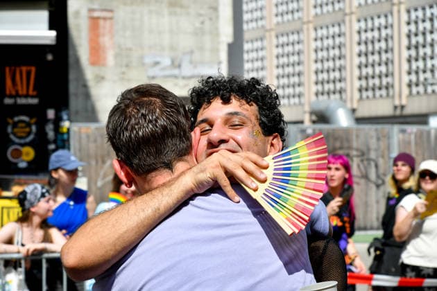 Deutschland, Baden-Wuerttemberg, Stuttgart 26.07.2026, Deutschland, GER, Baden-Wuerttemberg, Stuttgart, im Bild Themenbild, Vielfalt, Gleichberechtigung, LGBTQIA+, Love is Love, Stuttgart zeigt Flagge, CSD-Parade, Pride-Week, Community, Sichtbarkeit, Solidaritaet, Toleranz, Akzeptanz, Regenbogen, Menschenrechte, Politik mit Pride, Pride Night, Kulturfestival, Demo fuer Vielfalt, Queere Stimmen, Empowerment, Trans, Transgender, Homosexuell, Schilder, Fahnen, Bunt, LGBTQ, Lesbisch, Schwul, Bisexuell, Queer, Pride, Coming-out, Regenbogenflagge, Inklusion, Genderidentitaet, sexuelle Orientierung, Feature, Symbolbild Baden-Wuerttemberg *** Germany, Baden-Württemberg, Stuttgart, July 26, 2026, Germany, GER, Baden-Württemberg, Stuttgart, Featured Deutschland, Baden-Wuerttemberg, Stuttgart, Pride, 26.07.2026-81