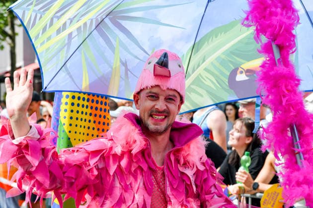 Deutschland, Baden-Wuerttemberg, Stuttgart 26.07.2026, Deutschland, GER, Baden-Wuerttemberg, Stuttgart, im Bild Themenbild, Vielfalt, Gleichberechtigung, LGBTQIA+, Love is Love, Stuttgart zeigt Flagge, CSD-Parade, Pride-Week, Community, Sichtbarkeit, Solidaritaet, Toleranz, Akzeptanz, Regenbogen, Menschenrechte, Politik mit Pride, Pride Night, Kulturfestival, Demo fuer Vielfalt, Queere Stimmen, Empowerment, Trans, Transgender, Homosexuell, Schilder, Fahnen, Bunt, LGBTQ, Lesbisch, Schwul, Bisexuell, Queer, Pride, Coming-out, Regenbogenflagge, Inklusion, Genderidentitaet, sexuelle Orientierung, Feature, Symbolbild Baden-Wuerttemberg *** Germany, Baden-Württemberg, Stuttgart, July 26, 2026, Germany, GER, Baden-Württemberg, Stuttgart, Featured Deutschland, Baden-Wuerttemberg, Stuttgart, Pride, 26.07.2026-93