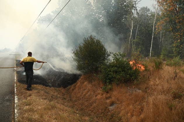 Wildfire continues to spread in France’s Gironde department GIRONDE, FRANCE - JULY 26: Firefighting operations continue as a major wildfire spreads across forest areas near Audenge in the Gironde department of southwestern France on July 26, 2026. Mohamad Salaheldin Abdelghani Alsayed Anadolu Gironde France. Editorial use only. Please get in touch for any other usage.  Copyright: x2026xAnadoluxMohamadxSalaheldinxAbdelghanixAlsayedx
