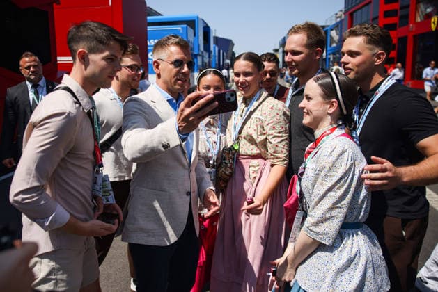 July 26, 2026, Budapest, Hungary: Peter Magyar, Prime Minister of Hungary, is seen in the paddock ahead Formula 1 Hungarian Grand Prix at the Hungaroring circuit in Mogyorod near Budapest on July 25th, 2026. Budapest Hungary  - ZUMAz156 20260726_zip_z156_004 Copyright: xBeataxZawrzelx