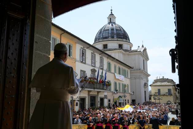 ITALY - POPE LEO XIV LEADING THE ANGELUS PRAYER IN CASTEL GANDOLFO NEAR ROME - 2026 7 26 Italy, Castel Gandolfo , Vatican, 2026 7 26 Pope Leo XIV leading the Angelus prayer in Castel Gandolfo near Rome, EDITORIAL USE ONLY - NO BOOKS Copyright: xVATICANxMEDIAx