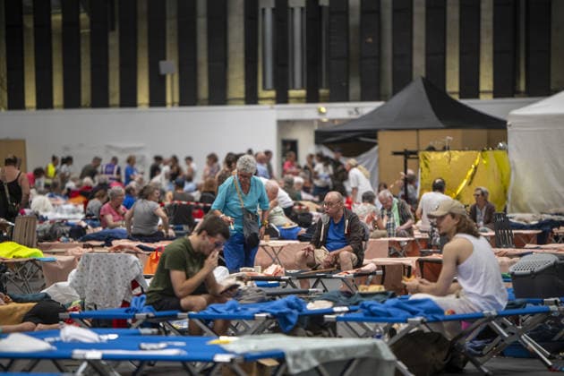 Bordeaux Exhibition Centre Shelters Evacuees from Wildfires BORDEAUX, FRANCE - JULY 26 : The Parc des Expositions de Bordeaux-Lac, located on Cours Jules Ladoumegue, serves as one of the main reception centers for people evacuated due to severe wildfires affecting the Gironde department in southwestern France, providing temporary accommodation, basic services, and logistical support through Gate M as firefighters continue efforts to contain the blaze on July 26, 2026 in Bordeaux, France. Authorities have urged residents to follow official instructions until the situation is brought under control in Bordeaux. Lorena Sopena Lopez Anadolu Bordeaux France. Editorial use only. Please get in touch for any other usage.  Copyright: x2026xAnadoluxLorenaxSopenaxLopezx