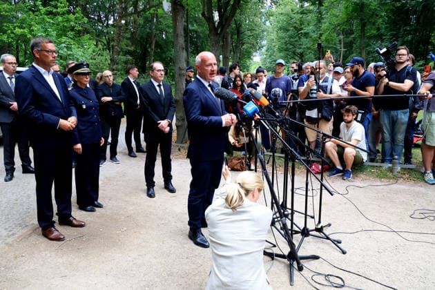 Berlin, Tiergarten, CSD-Demo, Terrorattentat auf den CSD, Berlin Tiergarten, Alexander Dobrindt: Innenminister - Bundesregierung, Kai Wegner Regierende Bürgermeister von Berlin, Berliner Polizeipräsidentin Barbara Slowik Meisel am Tatort Medien Nordphoto *** Berlin, Tiergarten, CSD Parade, Terrorist Attack on the CSD, Berlin Tiergarten, Alexander Dobrindt, Federal Minister of the Interior, Kai Wegner, Governing Mayor of Berlin, Berlin Police Chief Barbara Slowik Meisel at the Scene, Media: Nordphoto Copyright: xNordphotox xEnglerx