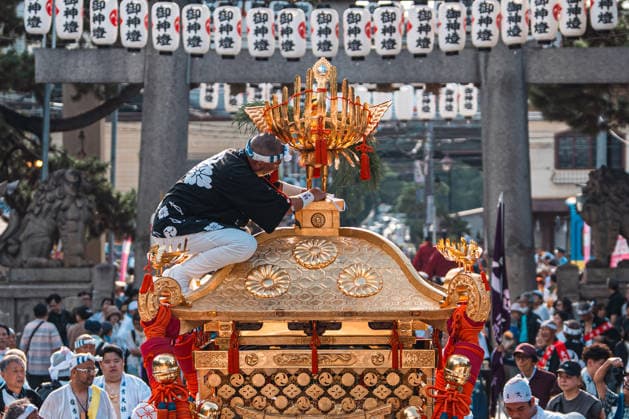 General view, July 26, 2026 - Participants carry a portable shrine (mikoshi) during the Mikoshi Togyo procession of the Sumiyoshi Matsuri at Sumiyoshi Taisha in Osaka, Japan. The annual procession is one of the festival s main events, as worshippers parade the sacred mikoshi through the surrounding streets as part of a centuries-old Shinto tradition.  aflo_339206518
