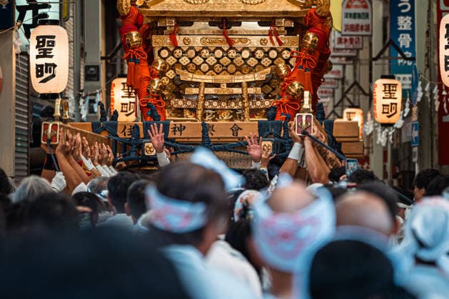 General view, July 26, 2026 - Participants carry a portable shrine (mikoshi) during the Mikoshi Togyo procession of the Sumiyoshi Matsuri at Sumiyoshi Taisha in Osaka, Japan. The annual procession is one of the festival s main events, as worshippers parade the sacred mikoshi through the surrounding streets as part of a centuries-old Shinto tradition.  aflo_339206530