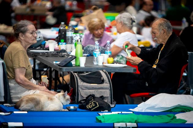 Thousands Of Gironde Wildfire Evacuees Sheltered At The Bordeaux Exhibition Centre Thousands of people evacuated from their homes rest at the Bordeaux Exhibition Centre, which has been converted into a temporary emergency shelter following a major wildfire affecting the Gironde department in southwestern France on Saturday. French authorities have transformed the exhibition halls into an emergency reception facility to accommodate families displaced from several municipalities, providing medical assistance, food and psychological support, while firefighters continue efforts to contain the fire, which has forced the evacuation of tens of thousands of people. In Bordeaux, France, on July 26, 2026. Burdeaux France  Copyright: xAlbertxLlopx originalFilename: salame-thousand260726_npmB2.jpg