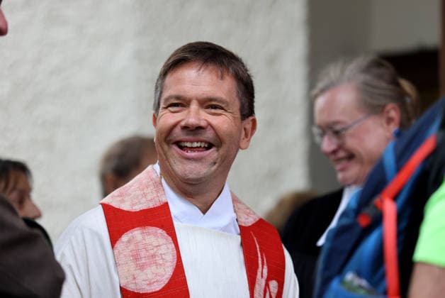 Tutzinger Fischerhochzeit, Tutzing, hier im Bild der katholische Pfarrer von Tutzing, Peter Seidel *** Fishermen s Wedding in Tutzing; pictured here is Peter Seidel, the Catholic priest of Tutzing