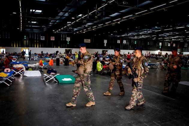 Thousands Of Gironde Wildfire Evacuees Sheltered At The Bordeaux Exhibition Centre Thousands of people evacuated from their homes rest at the Bordeaux Exhibition Centre, which has been converted into a temporary emergency shelter following a major wildfire affecting the Gironde department in southwestern France on Saturday. French authorities have transformed the exhibition halls into an emergency reception facility to accommodate families displaced from several municipalities, providing medical assistance, food and psychological support, while firefighters continue efforts to contain the fire, which has forced the evacuation of tens of thousands of people. In Bordeaux, France, on July 26, 2026. Burdeaux France  Copyright: xAlbertxLlopx originalFilename: salame-thousand260726_npYDz.jpg