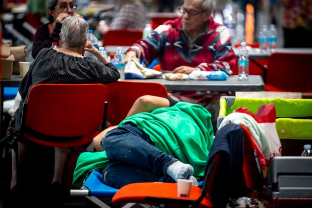 Thousands Of Gironde Wildfire Evacuees Sheltered At The Bordeaux Exhibition Centre Thousands of people evacuated from their homes rest at the Bordeaux Exhibition Centre, which has been converted into a temporary emergency shelter following a major wildfire affecting the Gironde department in southwestern France on Saturday. French authorities have transformed the exhibition halls into an emergency reception facility to accommodate families displaced from several municipalities, providing medical assistance, food and psychological support, while firefighters continue efforts to contain the fire, which has forced the evacuation of tens of thousands of people. In Bordeaux, France, on July 26, 2026. Burdeaux France  Copyright: xAlbertxLlopx originalFilename: salame-thousand260726_npY0y.jpg